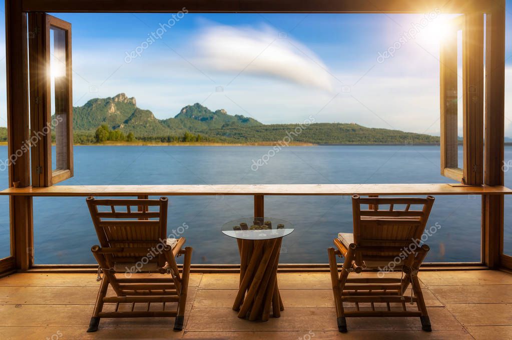 Außenbereich mit Blick auf die Berge