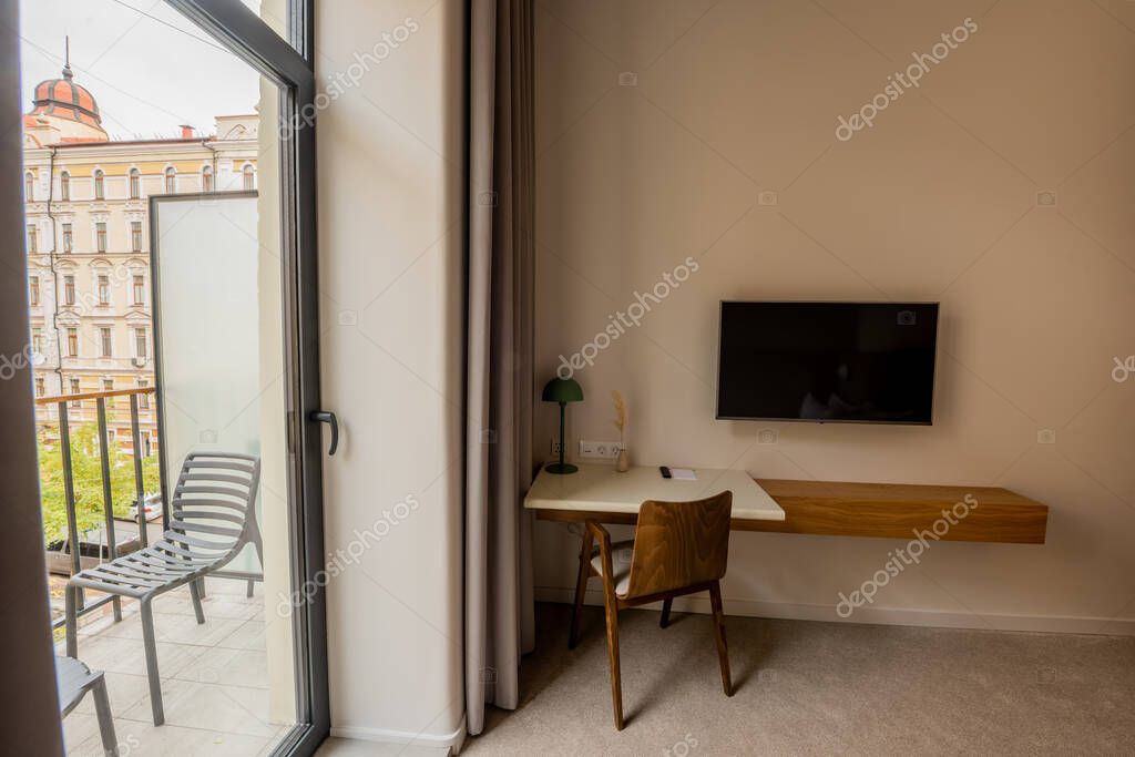 Modernes Zimmer mit Balkon