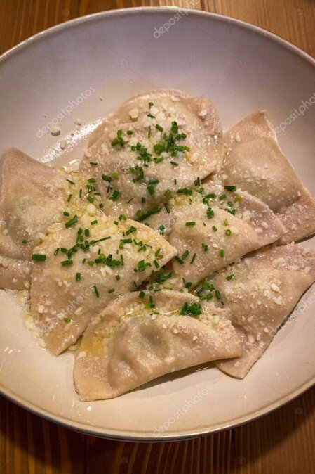 Mehrgängiges Abendmenü mit regionalen Zutaten